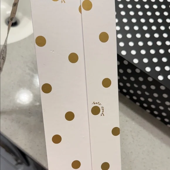 Kate Spade White and Gold Polka Dot Box Magnetic Closure - Picture 4 of 10